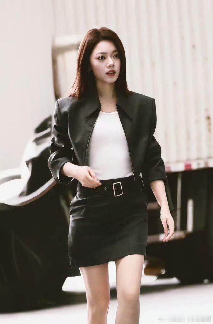 赵今麦徐迟反差姐感赵今麦演职场剧给我钓成翘嘴颠覆过往经典荧幕印象，赵今麦倾力演绎