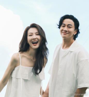 何润东和老婆林姵希结婚都九年了！他晒出二人照片，度过七年之痒的夫妻看上去还很甜蜜