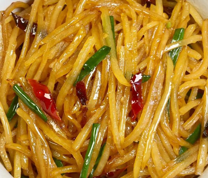 年纪大了管住嘴，少吃瓜子花生，多吃这4种碱性菜 
 
瓜子花生嗑起来轻松，但对中