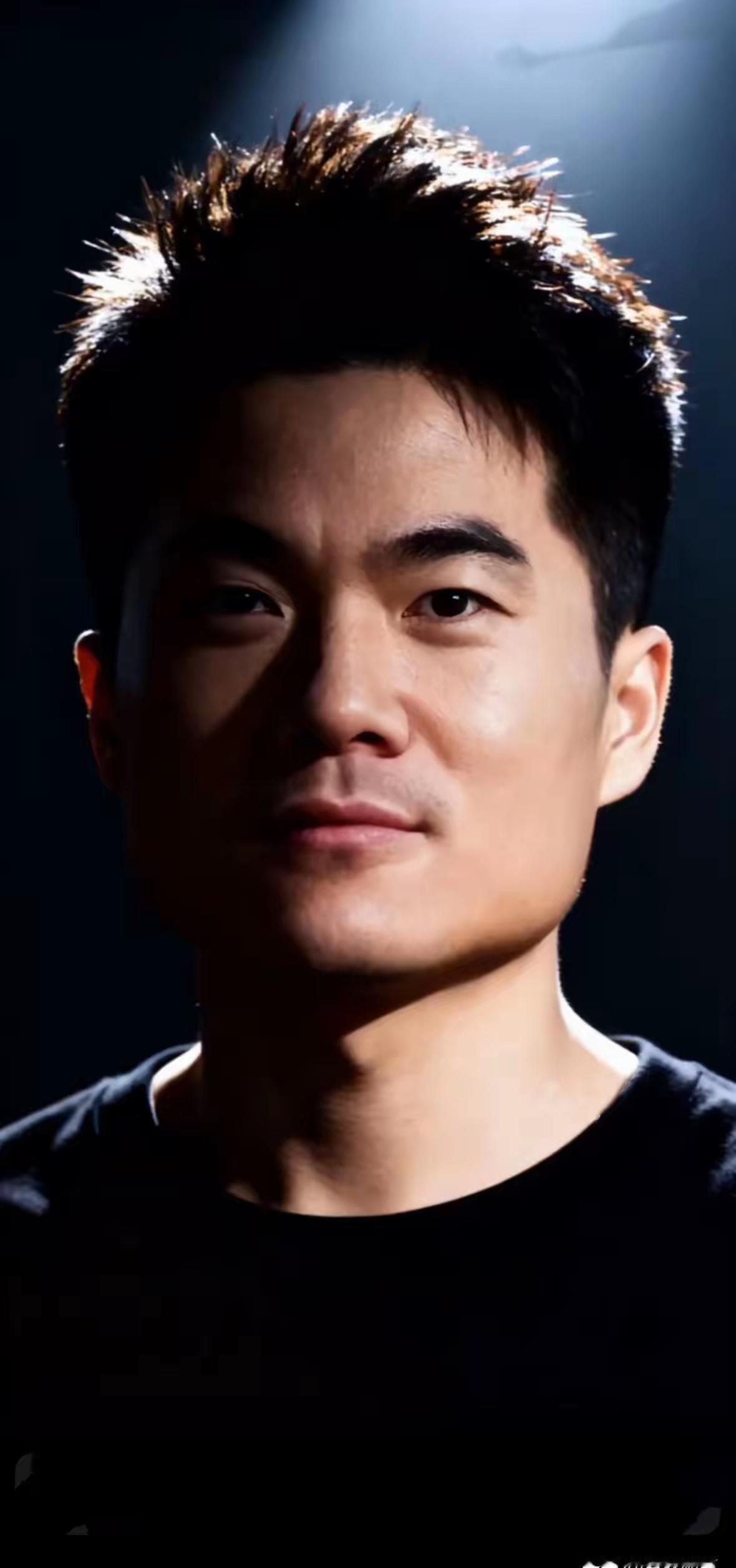 董宇辉最可怕的不是能扛事，是“没事”。
昨晚直播，椅子突然坏了，他整个人跌坐在地