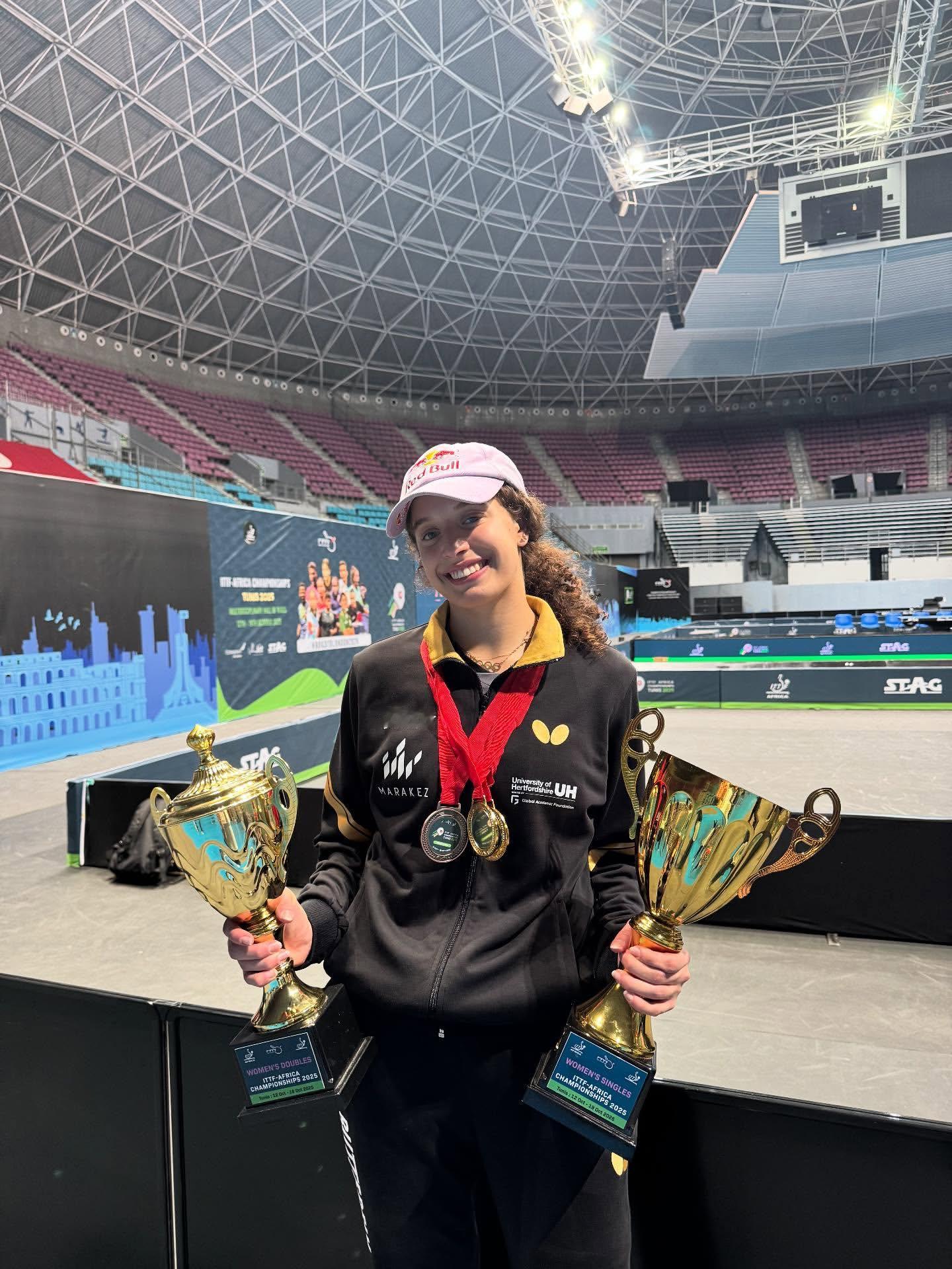 汉娜·高达：非洲单打冠军x3🏆双打冠军与我最喜欢的双打搭档@ 梅谢芙🥇与Bi
