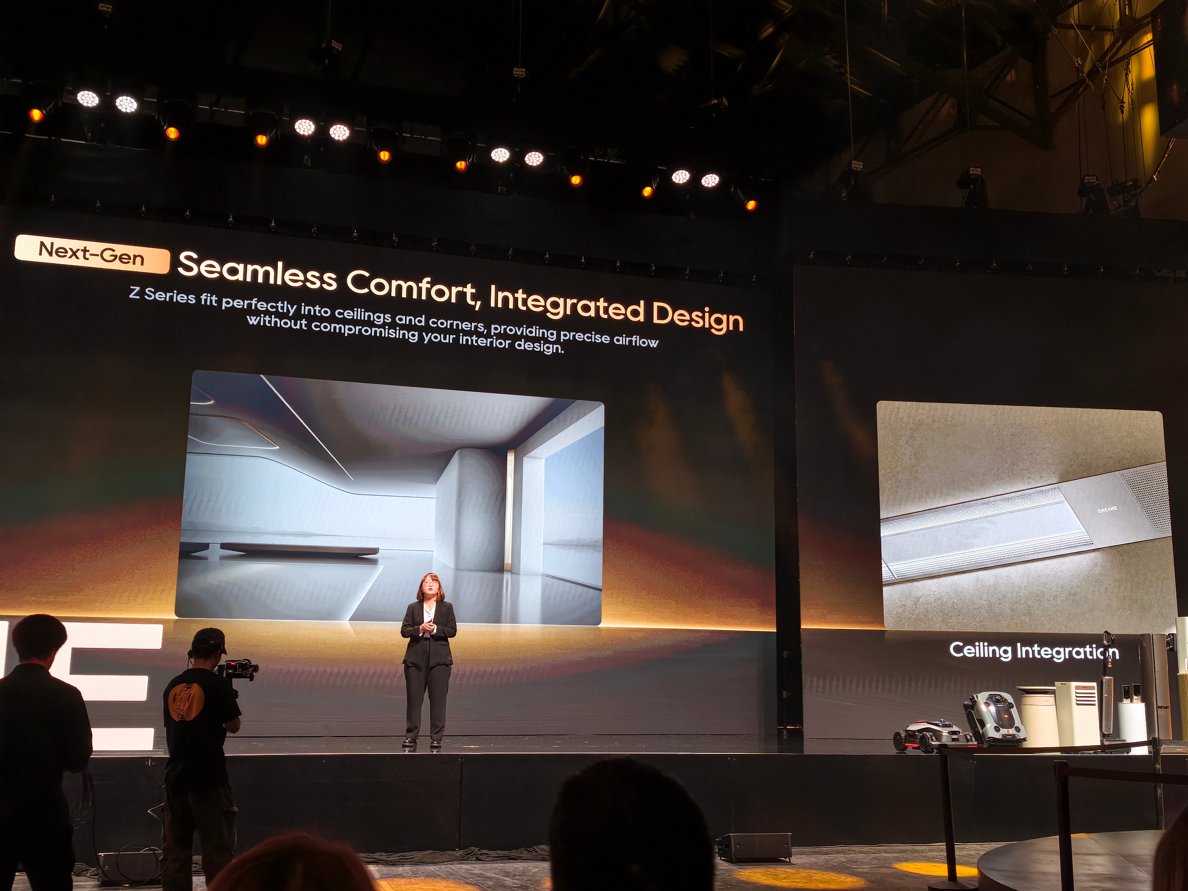 #追觅硅谷发布会# 追觅Z Series空调，全球⾸创全嵌式整体机空调。它只是占