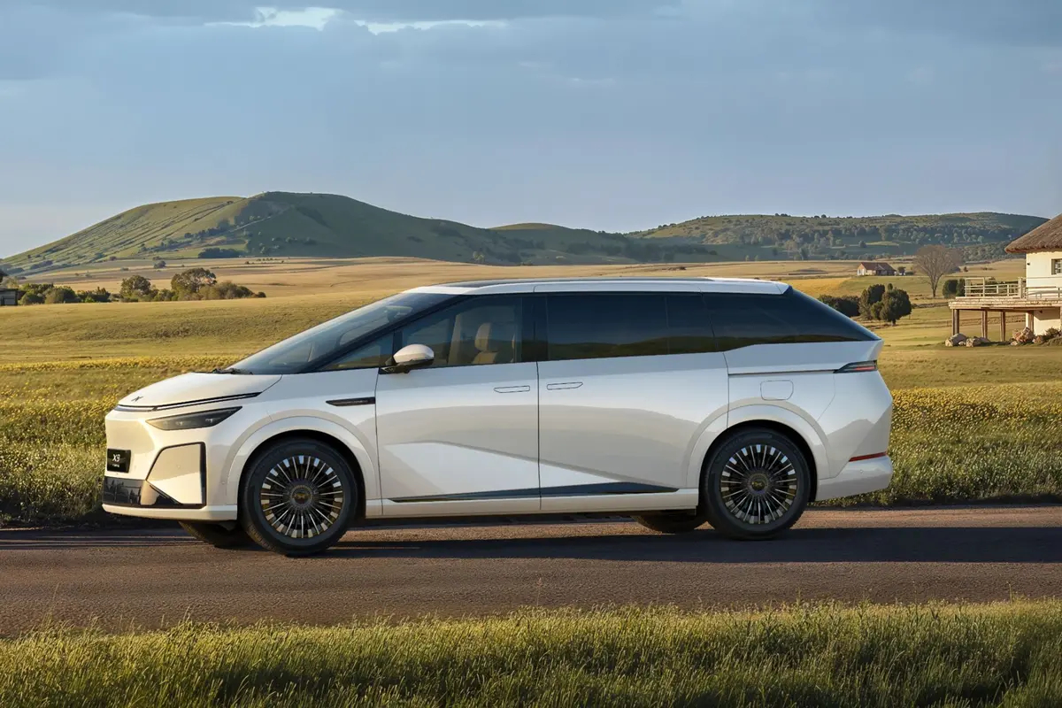 北方冬天开 MPV 终于不纠结了❄️ 最近关注小鹏 X9 超级增程版，冰雪路面开