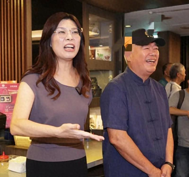 她走马上任之后，也无需啥谈判呀，着急谈和平协议，把两岸交流的大门打开，把台独的路