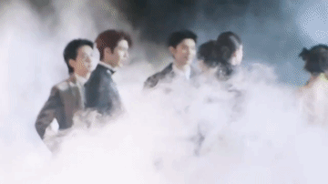 没人注意到张凌赫和古力娜扎这该死的氛围感吗？其他人都在打打闹闹，唯独张凌赫和娜扎