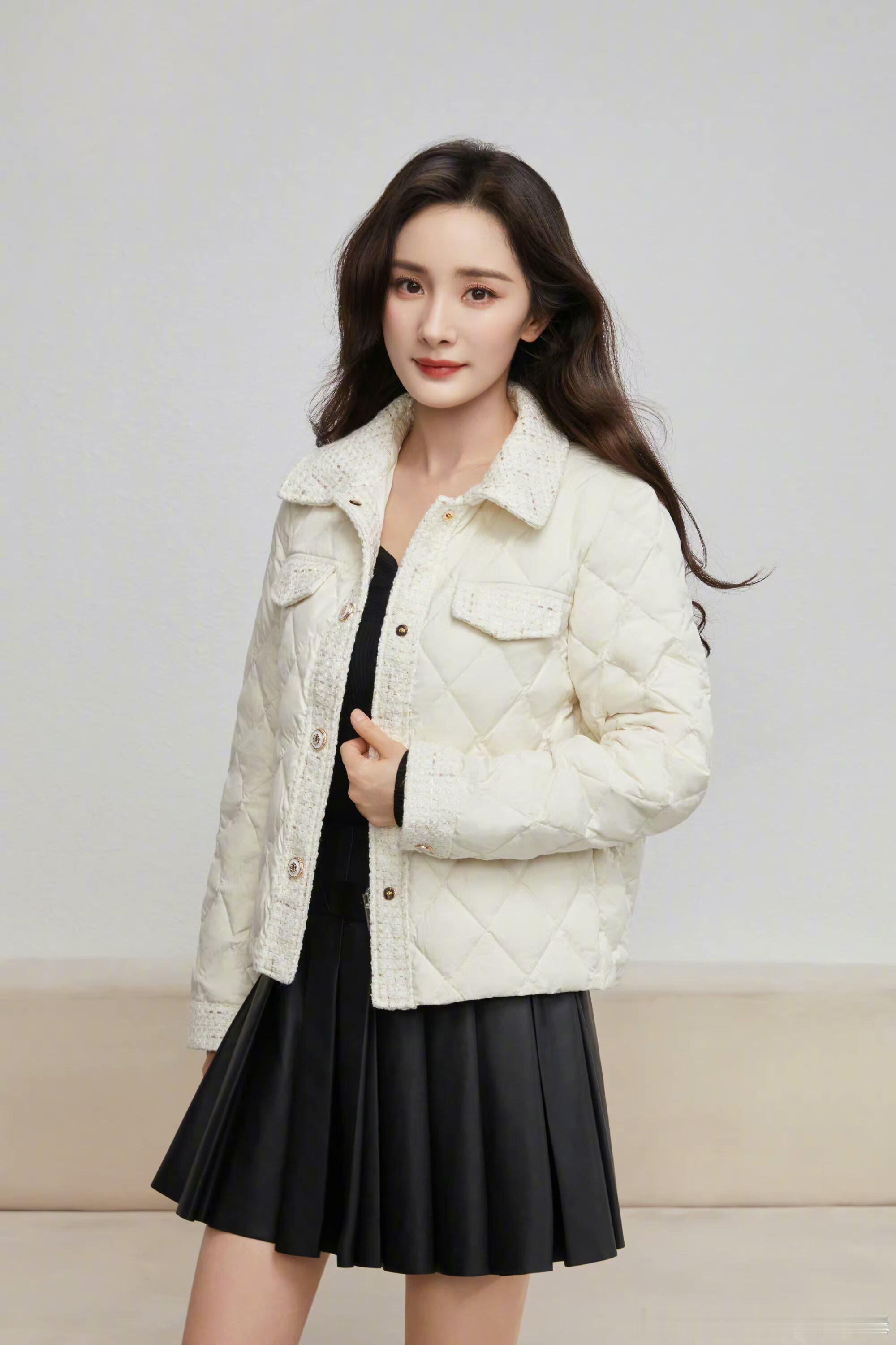 杨幂  🦊杨幂君乐宝奶粉全球品牌代言人源源不绝的泪水混合着无法排遣的沮丧情绪，