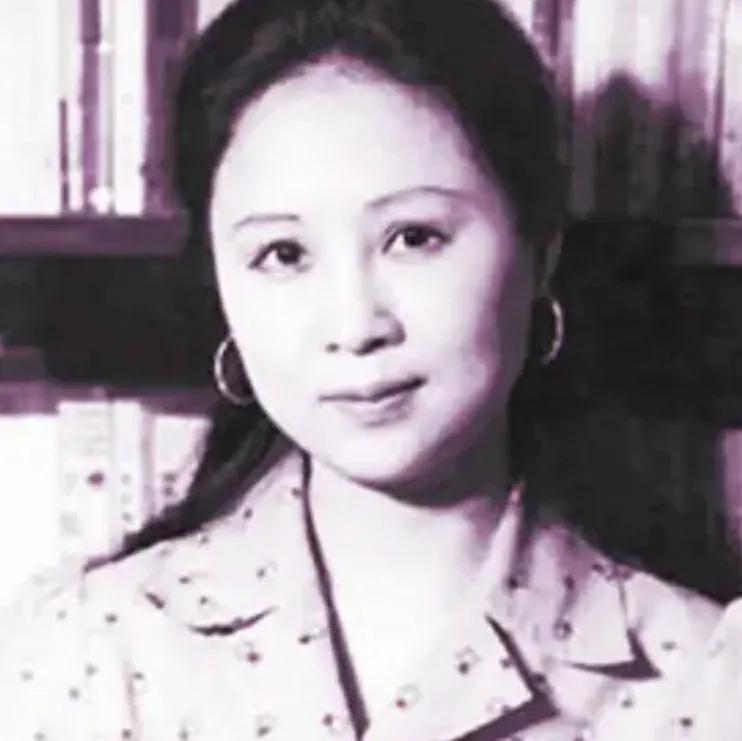 琼瑶离开了，那个爱她如命的男人也离开了，她最终为自己一生画上了句号，如她小说一样