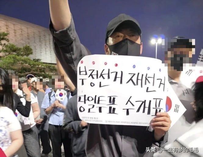 张东赫炒作选举舞弊引党内哗然

10日，韩国国民力量党党首张东赫不仅持续要求重新