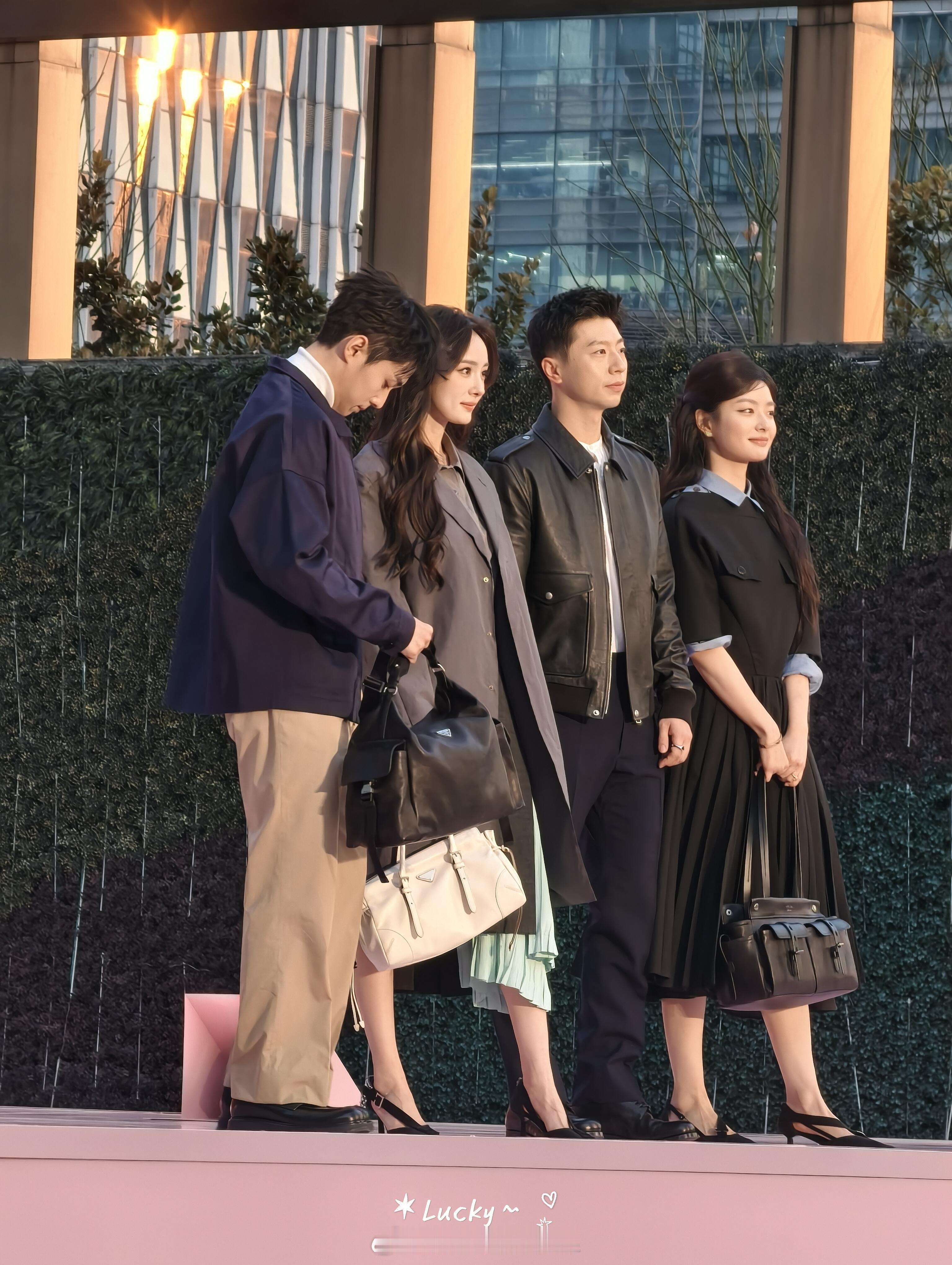 金鹤龙化的杨幂高智透颜妆杨幂上海活动生图合辑📷 