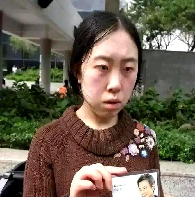 兰州一家不起眼的超市里，那个弯腰理货的大姐月薪刚过两千，要不是媒体再去采访，谁敢