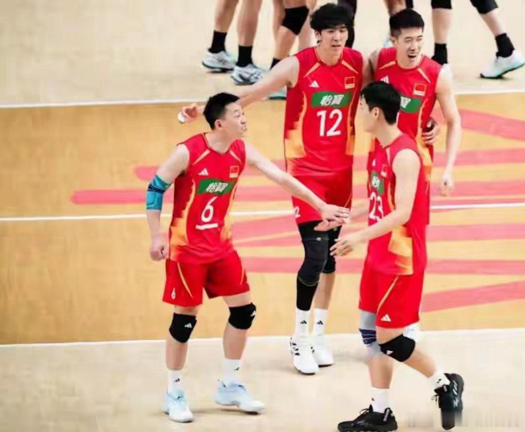 他们太强了！日本队3-1逆转世界第5，四战全胜，再添7.75分，真稳今天晚上看男