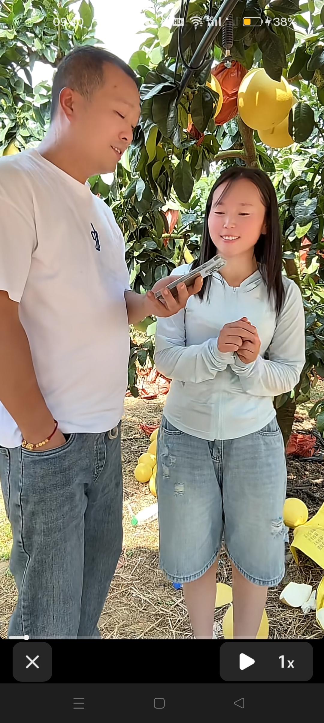 静静表白给甘宇翼啦！😍


她说：他唱歌我听，我为他鼓掌，你问我幸福是什么？幸