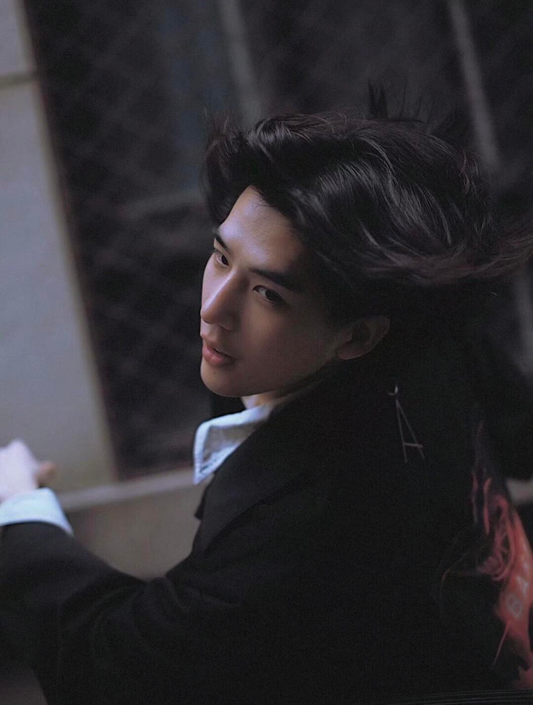 ❤️一些早期的安宇～❤️早期的安宇已经如此之帅气！！有几张幻视周水！！