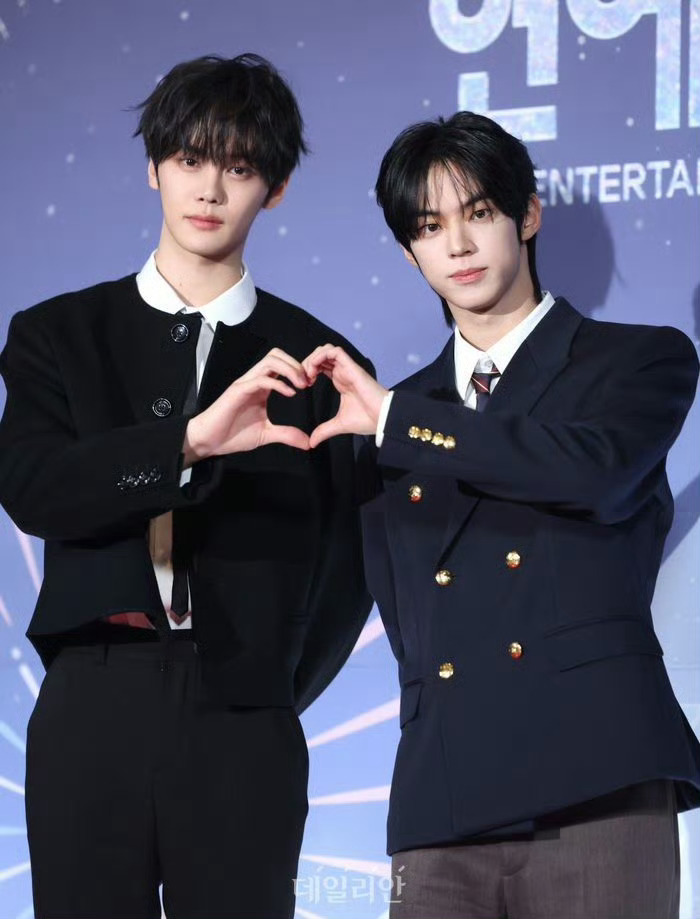 金奎彬 & 金道勋出席 MBC演艺大赏红毯新闻图 