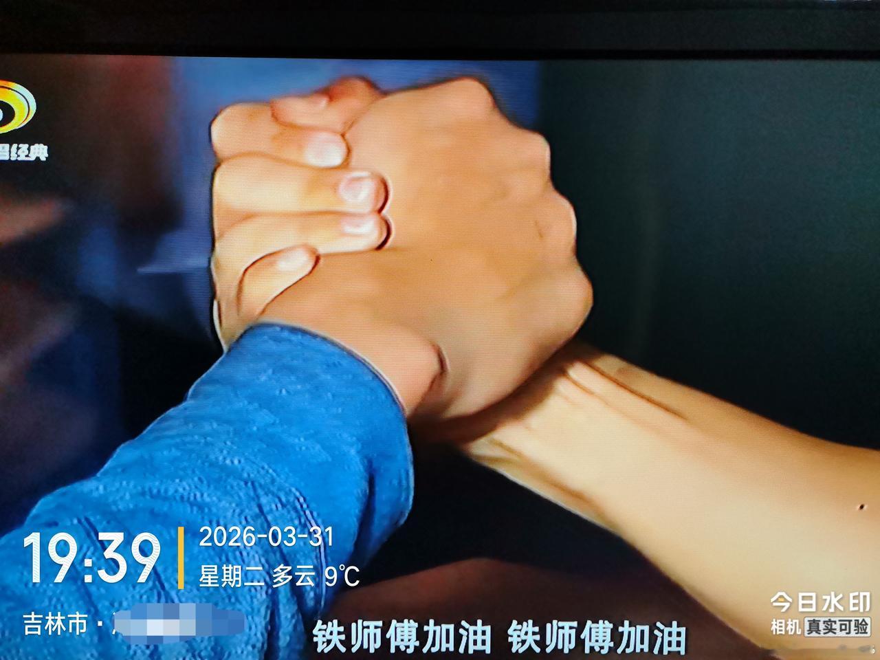 现在的大学和企业，在业余时间同学之间同事之间还有互相掰手腕的娱乐吗？
     