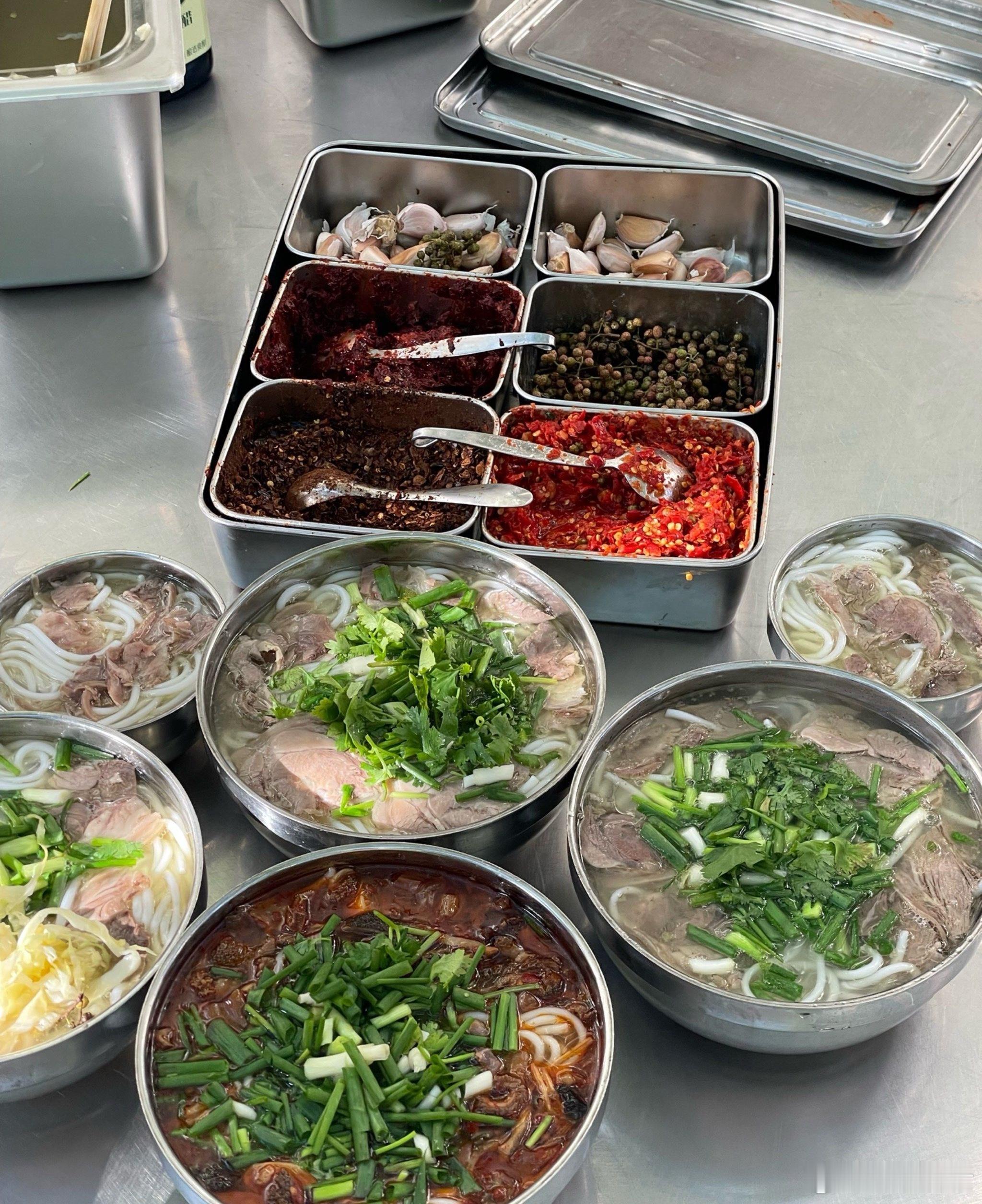 四川小县城  攀枝花盐边县越是小地方，好吃的东西越多，毕竟大多数年轻人都离乡了，