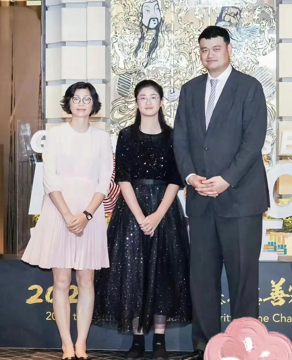 你觉得姚明女儿能长多高
姚明一家皆是“巨人”。父亲姚志源，身高达2.08米，曾作