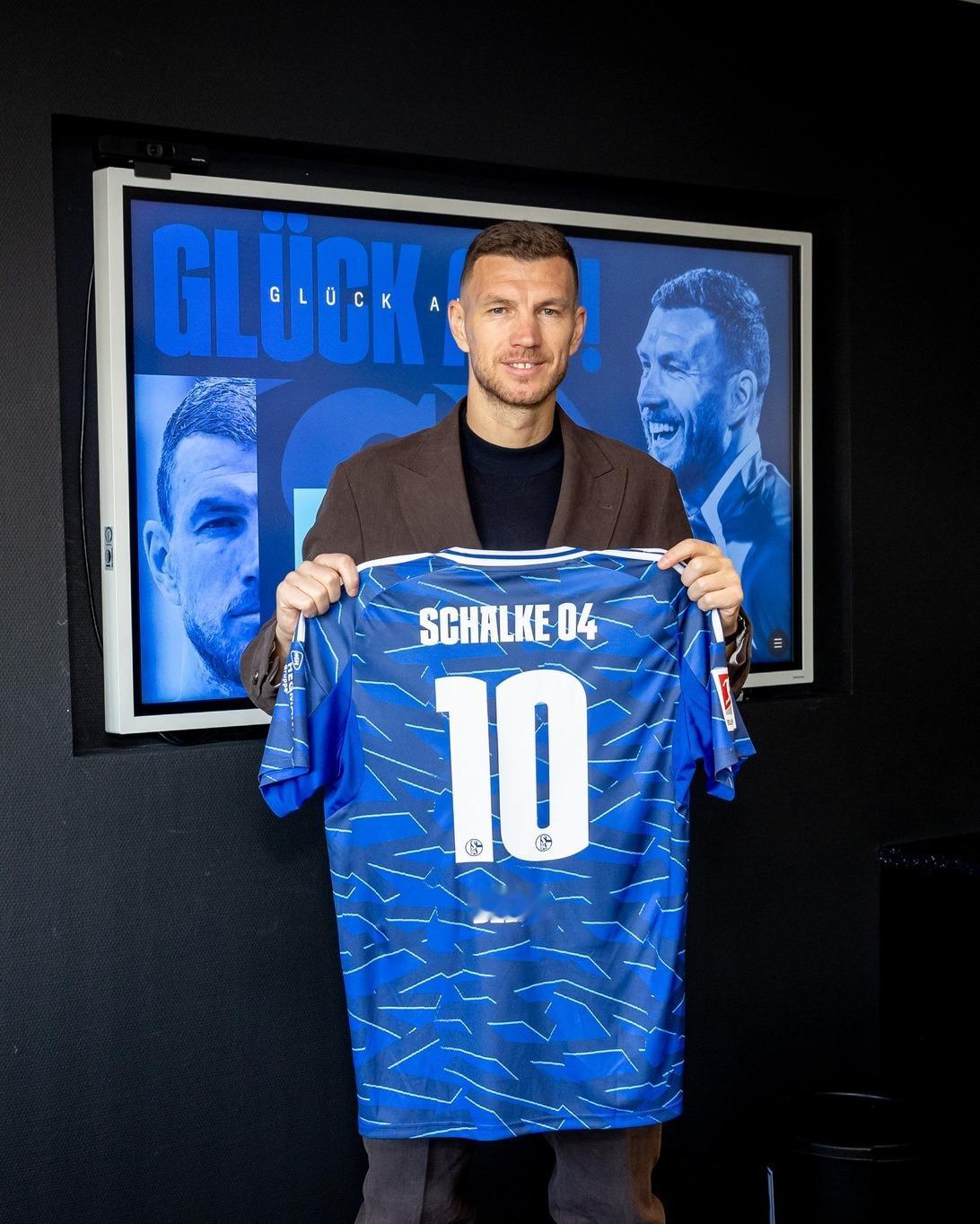 【官宣】 德乙 沙尔克04俱乐部官方宣布：哲科🇧🇦正式加盟。