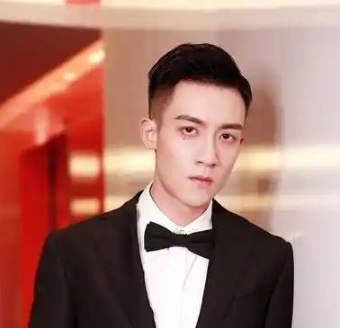 近期演员谷嘉诚在影视与个人生活上均有新动态。影视方面，他的新作接连亮相：参演的电