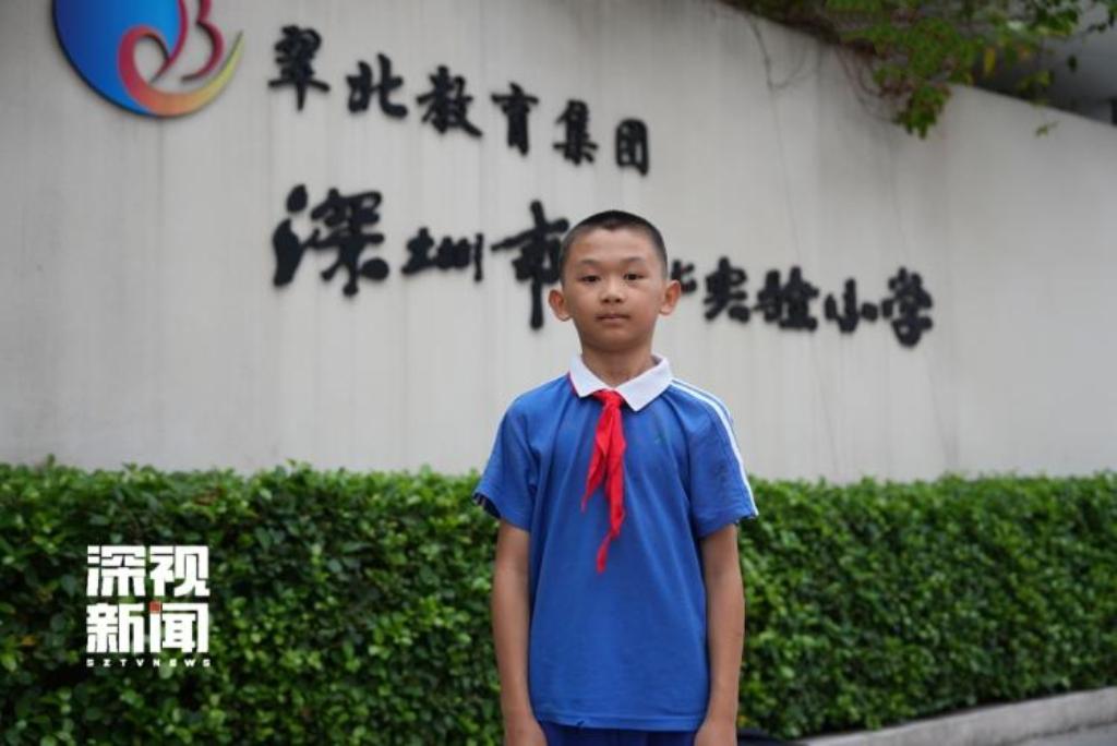 好家伙！小学生路边捡个"疙瘩"，上牙一咬竟出了金印子——50克金条！这波操作，连