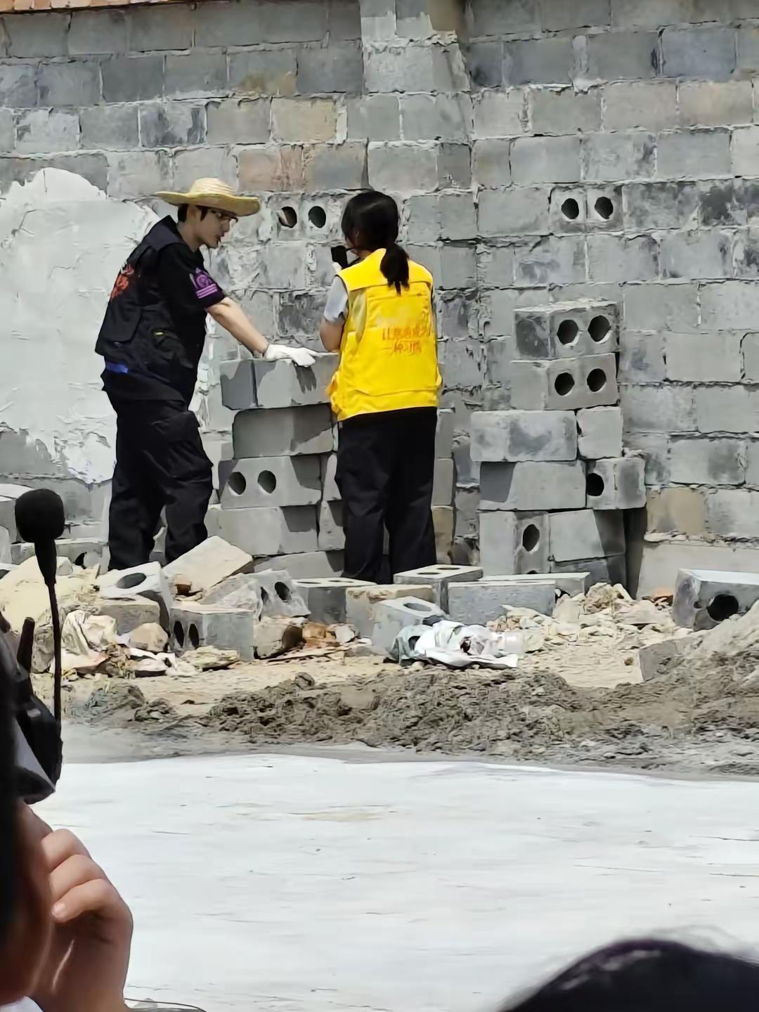 比我优秀的人都在搬砖了，我怎么敢偷懒黄晓明