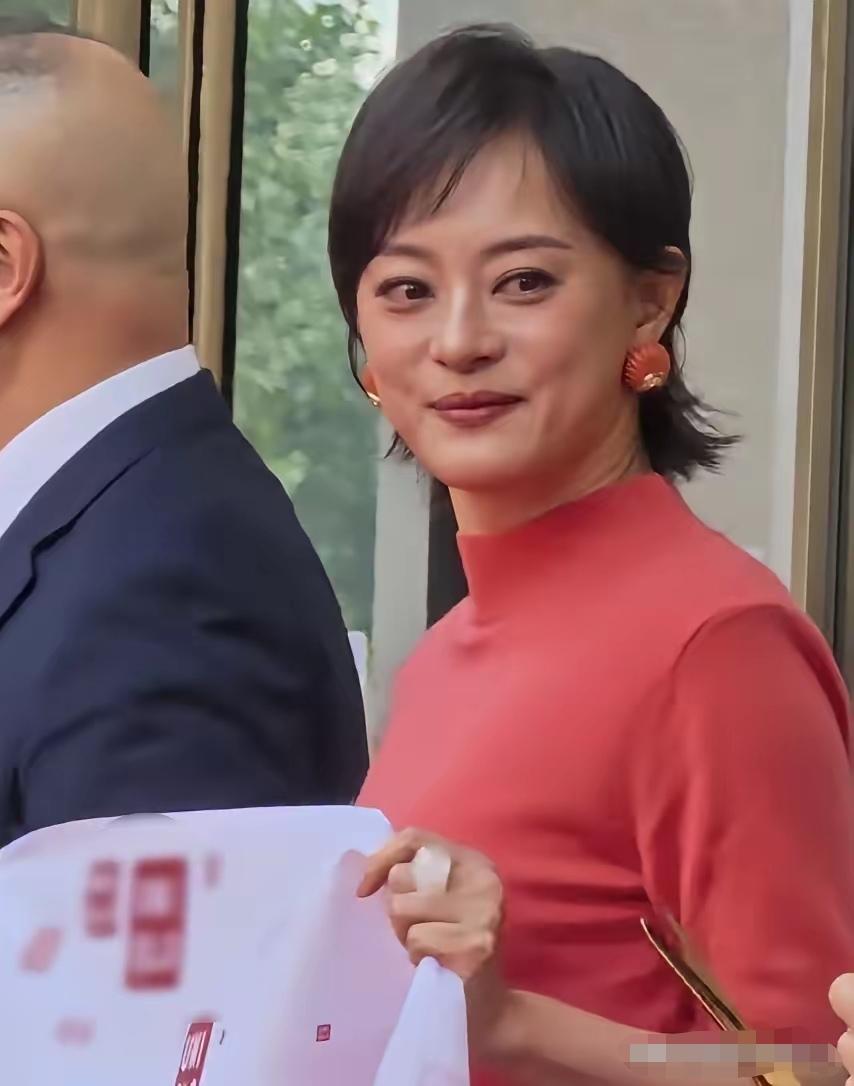说实话，孙俪在古装剧里确实是王者风范。造型霸气又华丽丽的，眼神犀利，气质高贵，是
