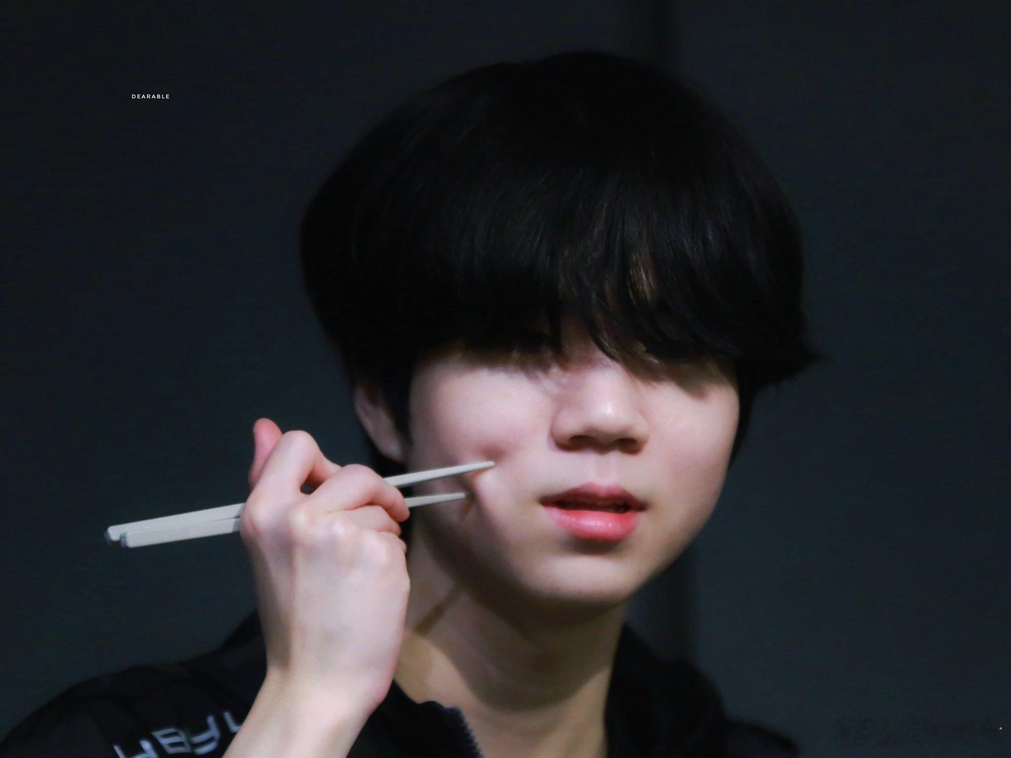 吃完年夜饭来吃点小菠萝🍍吧bfx爆冷击败t12026lck英雄联盟