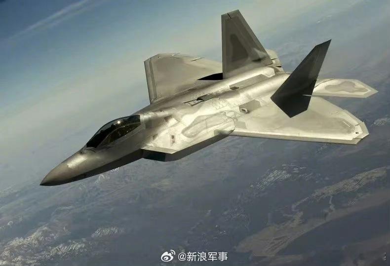 #一架F22战机在美国机场坠毁#【一架F-22战机在美国佐治亚州机场坠毁】当地时