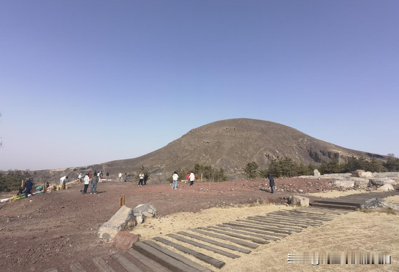 今天分享几张大同云州区大同火山群国家地质公园美景。大同火山群国家地质公园位于大同