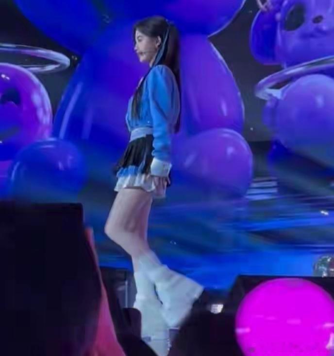 鞠婧祎的鞋子真的好像这种增高鞋 