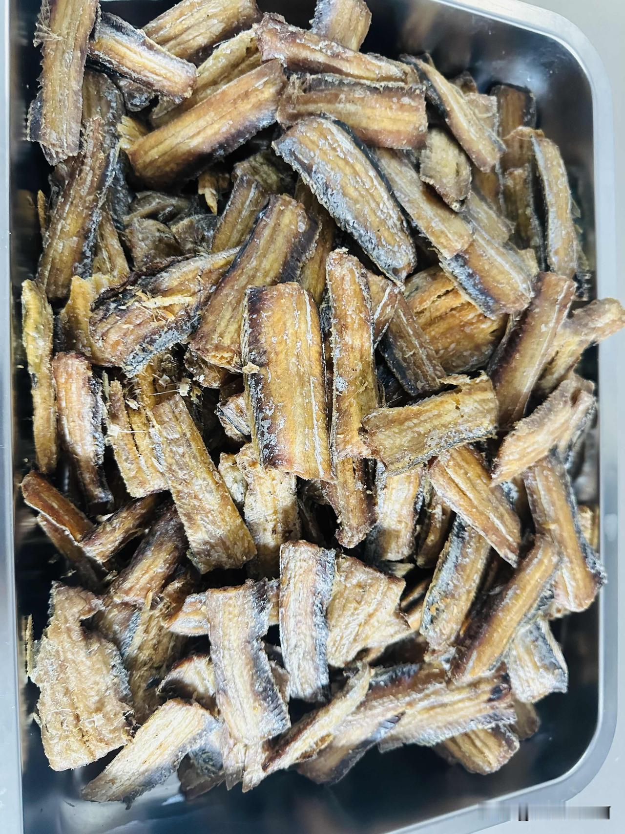 香酥带鱼出来的时候我在海鲜群里也打了招呼，在朋友圈也打了招呼，在抖里也打了招呼。