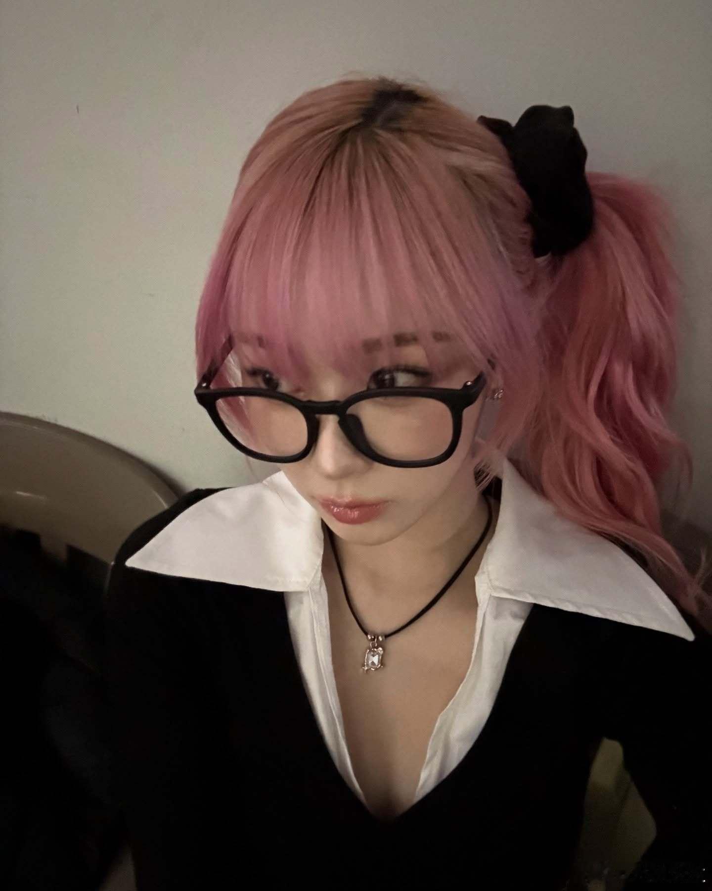 Giselle 正在联系fhz中请稍等 