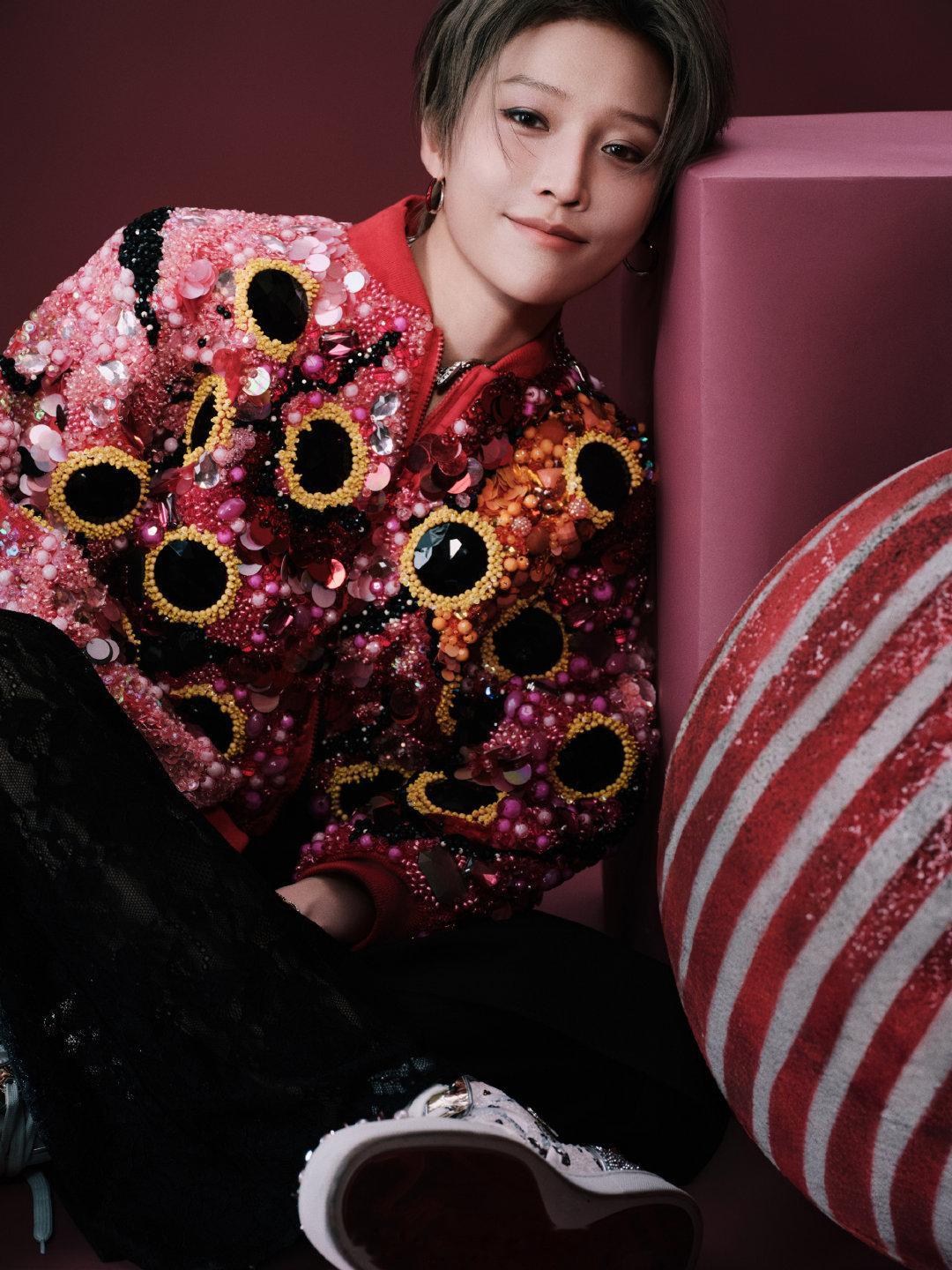 刘雨昕今晚舞台造型图来了，这造型