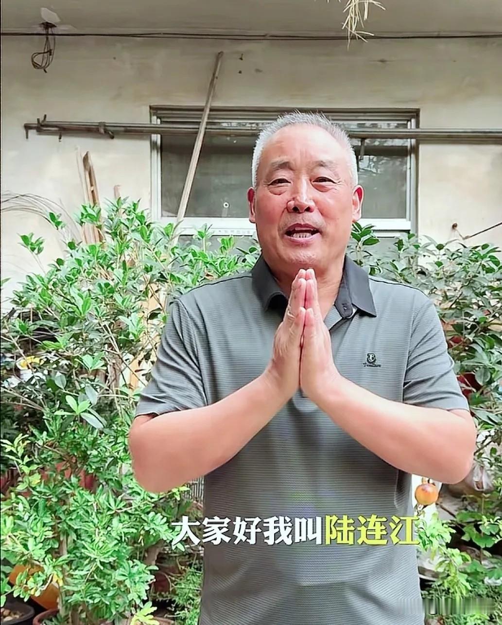 刷到“老陆一家（中巴家庭）”的时候，粉丝数已经达到了三万以上，并且还在不断上升中