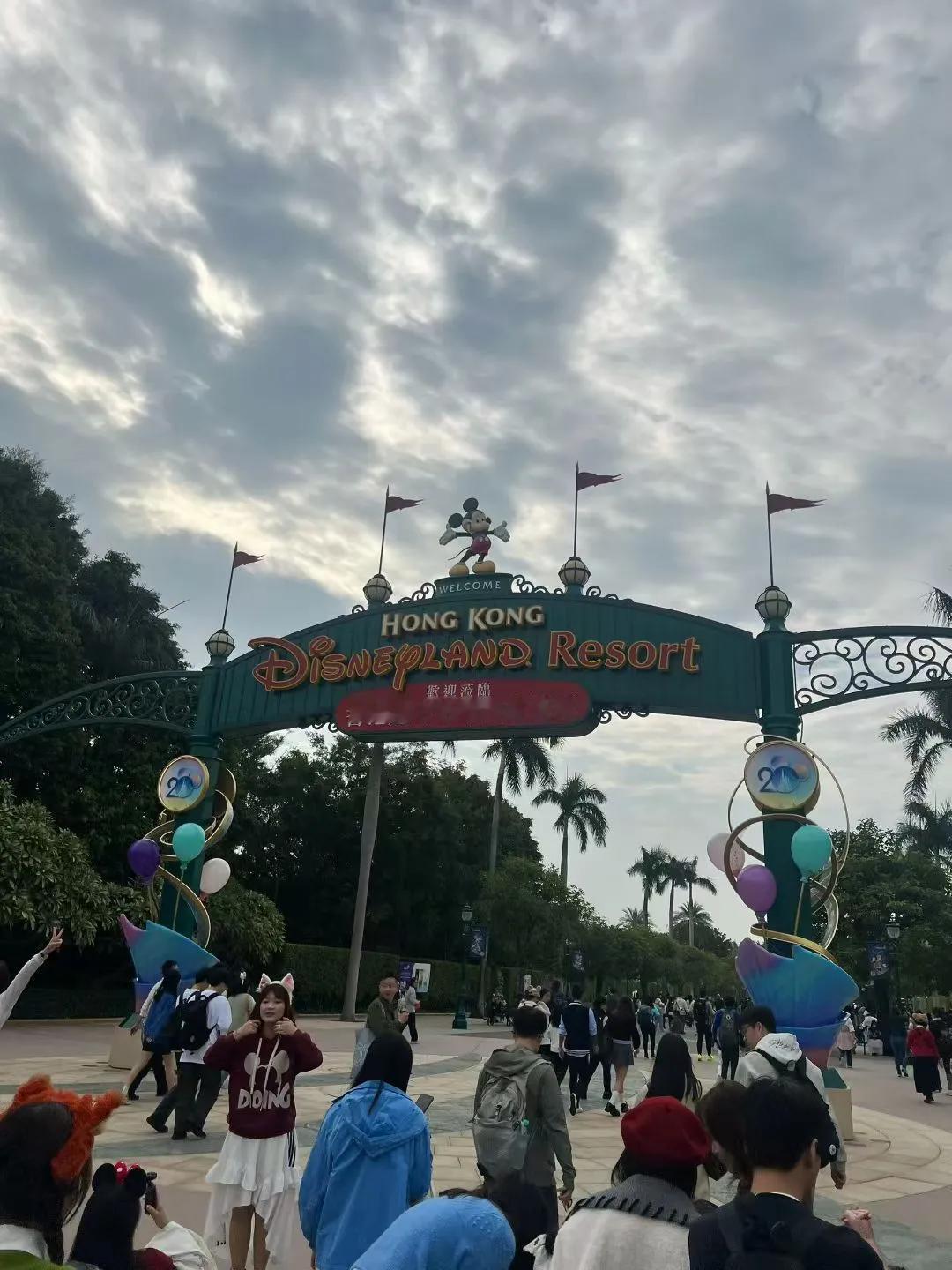 香港迪斯尼乐园（英文：Hong Kong Disneyland）始建于2003年