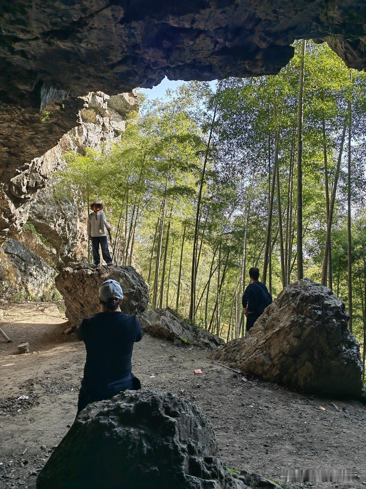 回首2025这一年，
我徒步走过的最美线路，
岩洞竹海飞瀑，景美还免费，
堪称江
