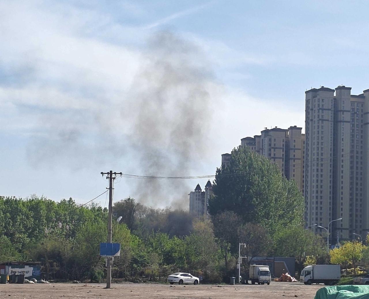 即墨大集西南角有一处发香火的地方，每天都有好多集装箱车往那里送香纸元宝，他们都是