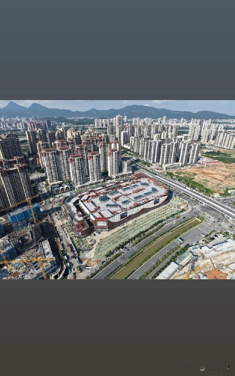 泉州鲤城万达明天开业，看着广场面积不小。
宿迁也要加快商业综合体建设，南部新城科