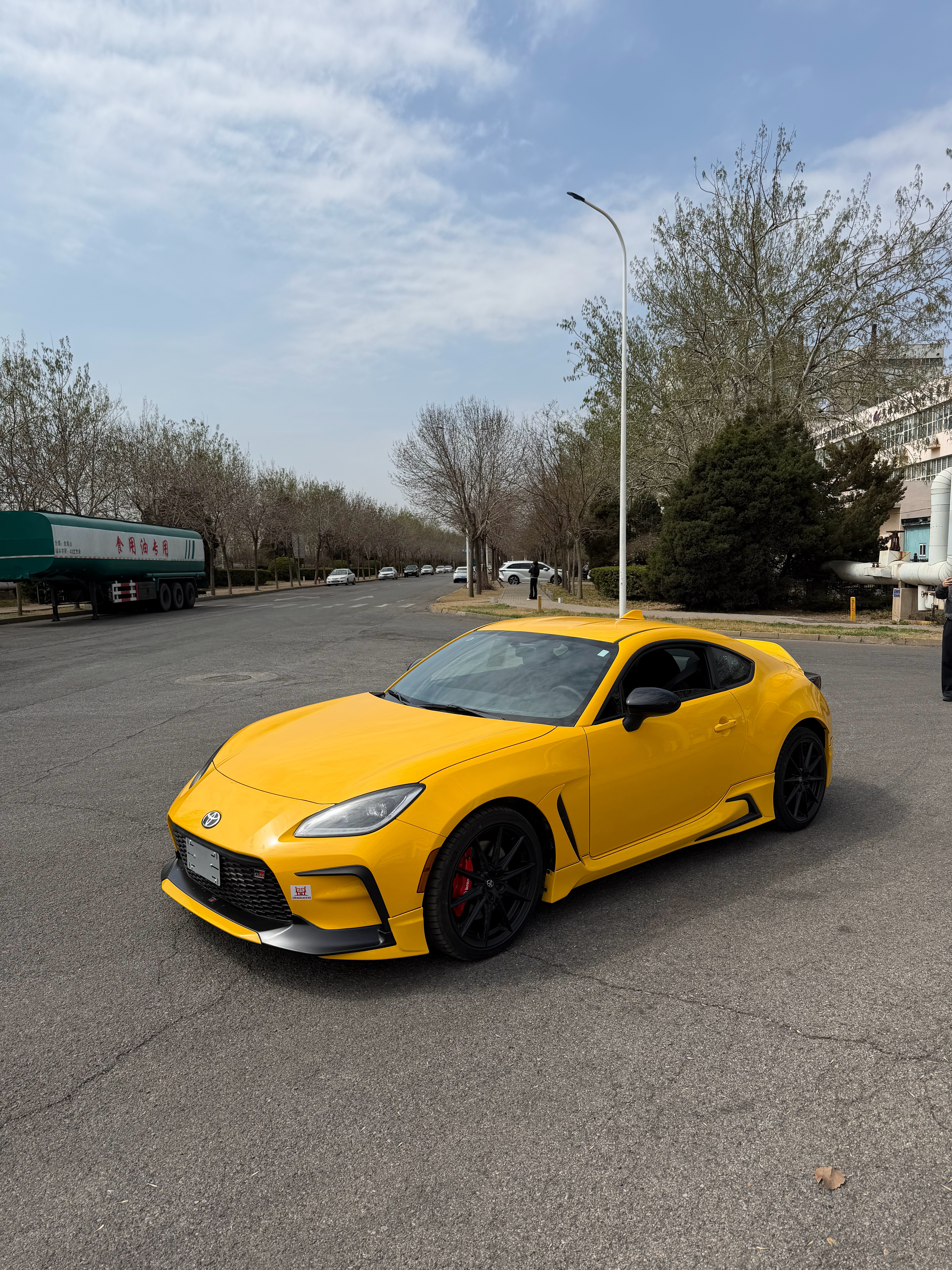 兄弟们，真的，这个油门响应我是真的爱了车只要够轻，那种车身真实的动态，和沟通感，