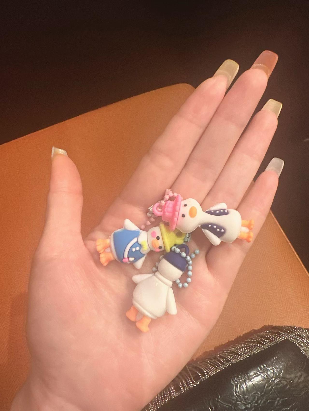 一顿丰盛的火锅宴，摆满了各种美味。亲子火锅聚餐 母亲节火锅宴 母亲节火锅宴 新春