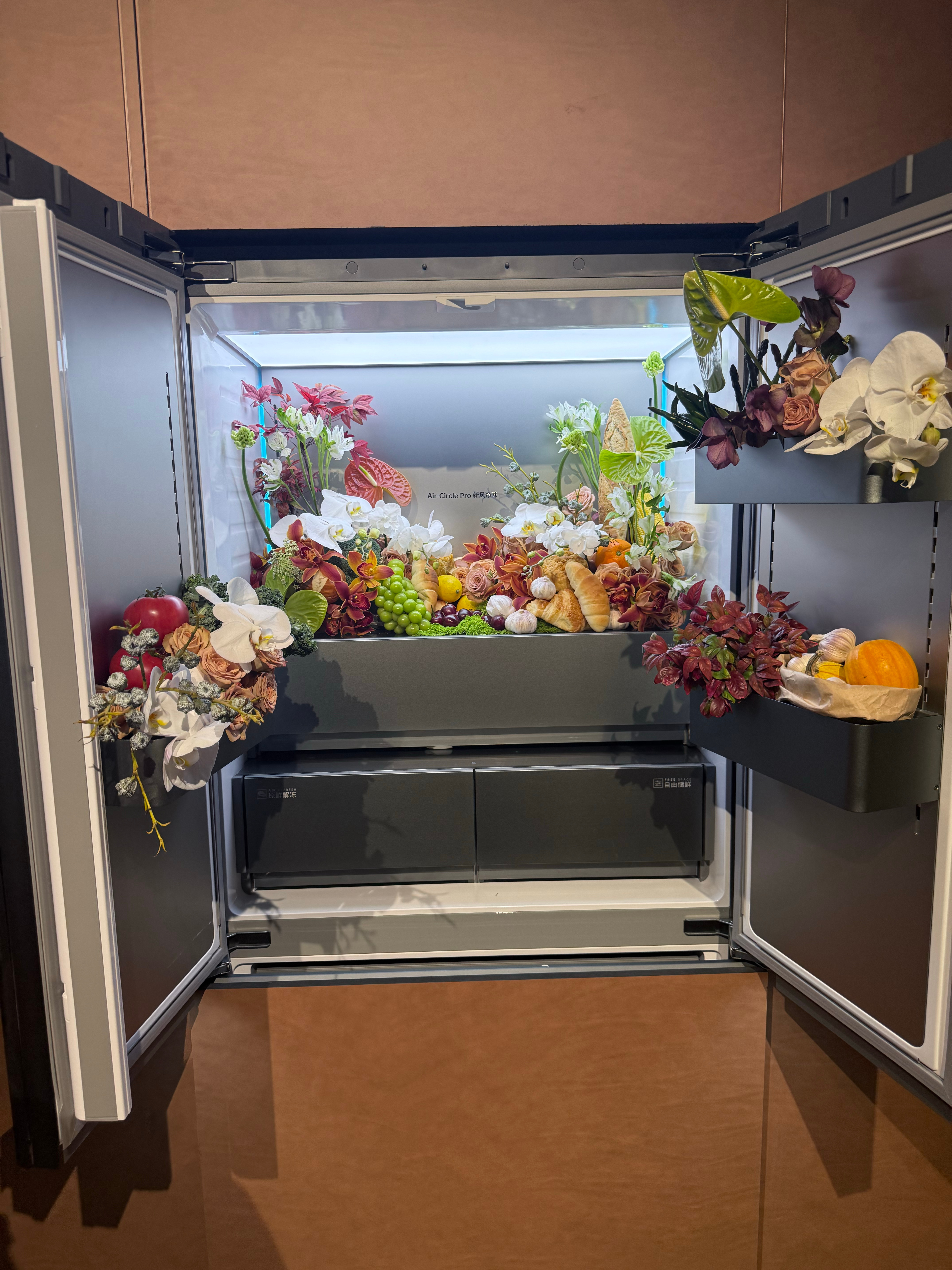 朋友们打卡AWE方太展台，真是把厨房不再是烟雾缭绕、嘈杂忙碌的地方玩明白了。这里