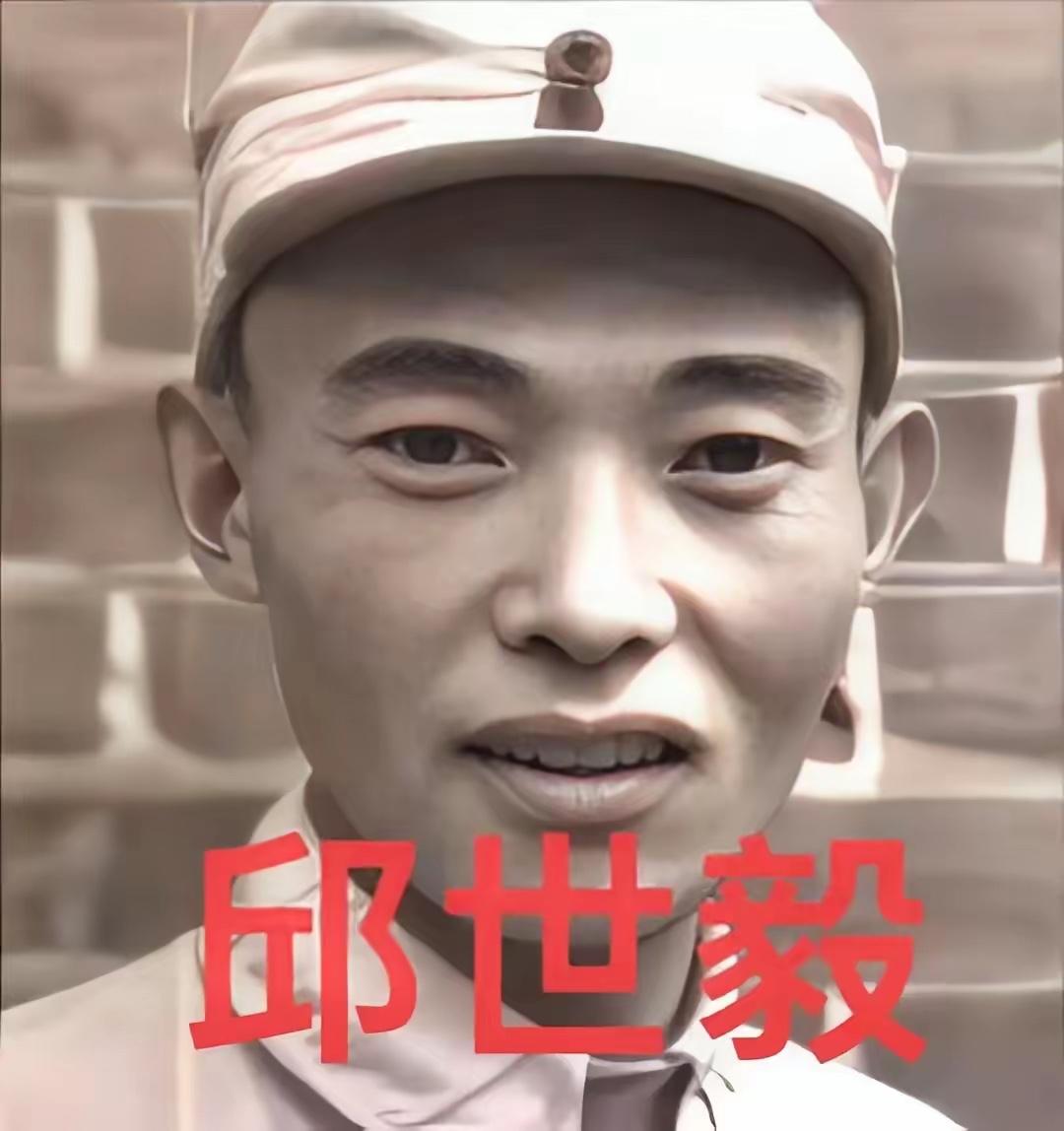 被捕入狱的地下党员邱世毅,三次利用上厕所的机会凑到叛徒姚茂良身边低声说："你出去