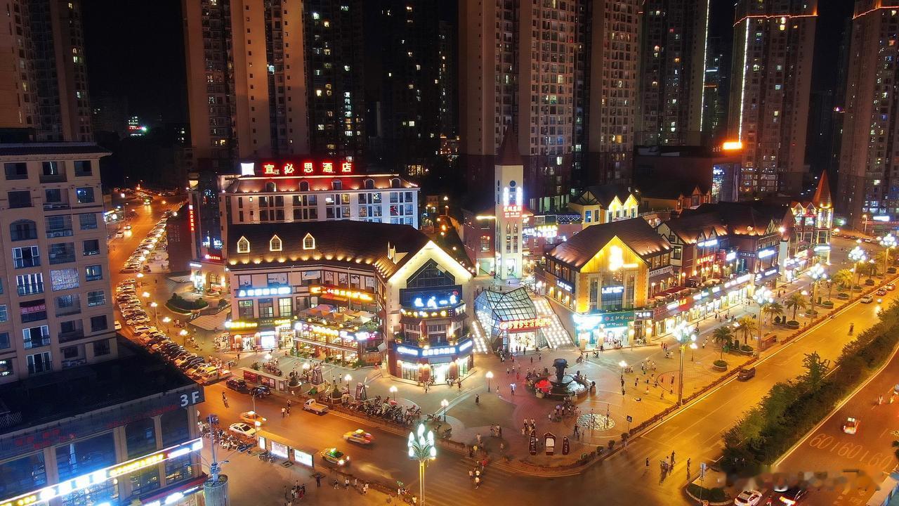川东小城宣汉，素有川东小欧洲的龙城一号夜色迷人，恍惚来到发达的西欧小镇。