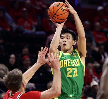 林葳轰下23分5助攻2抢断，贡献绝平三分拖进加时，无奈俄勒冈大学85-88不敌罗
