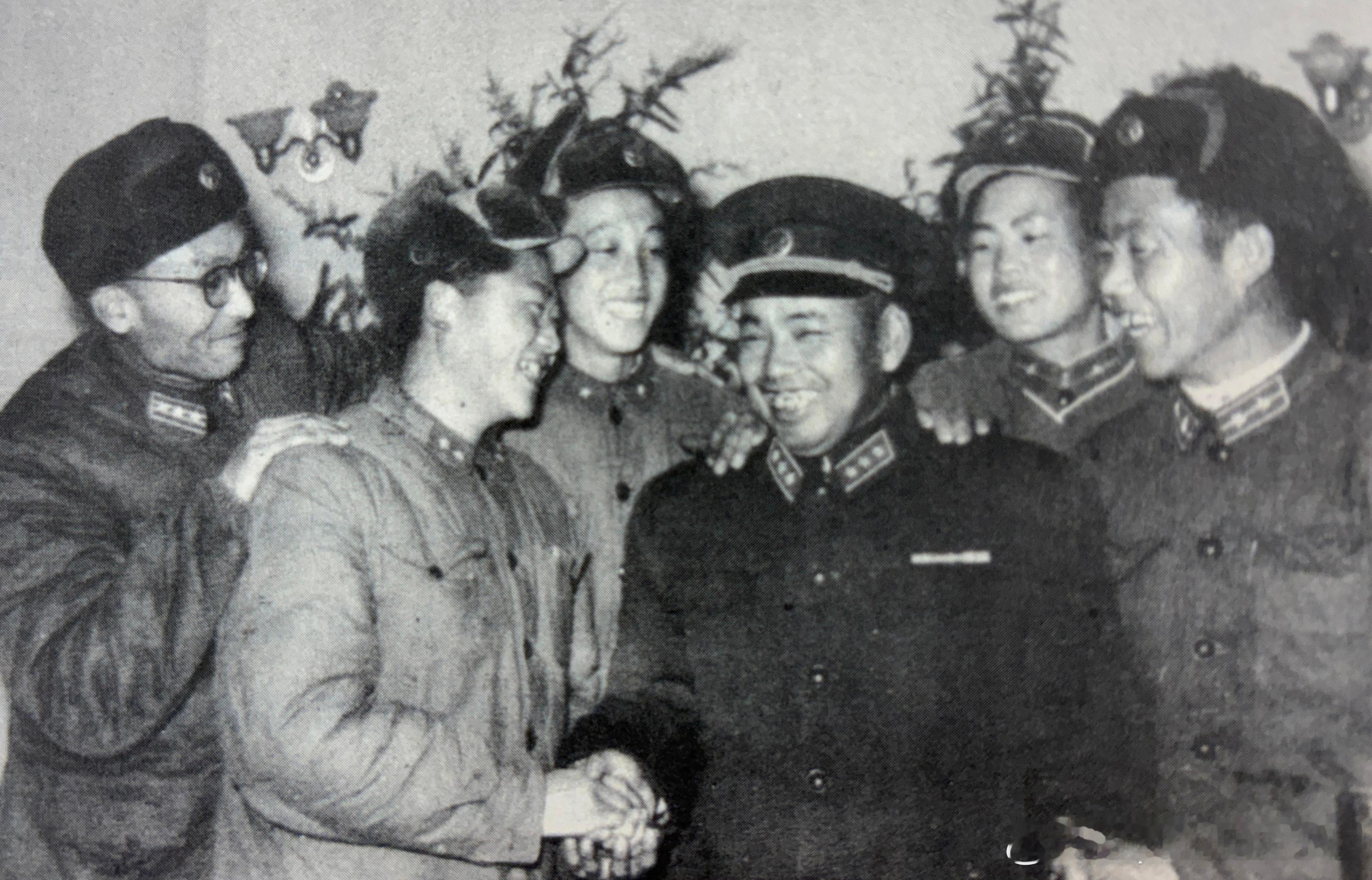 50年代许世友元旦看望基层战士军事历史全触达