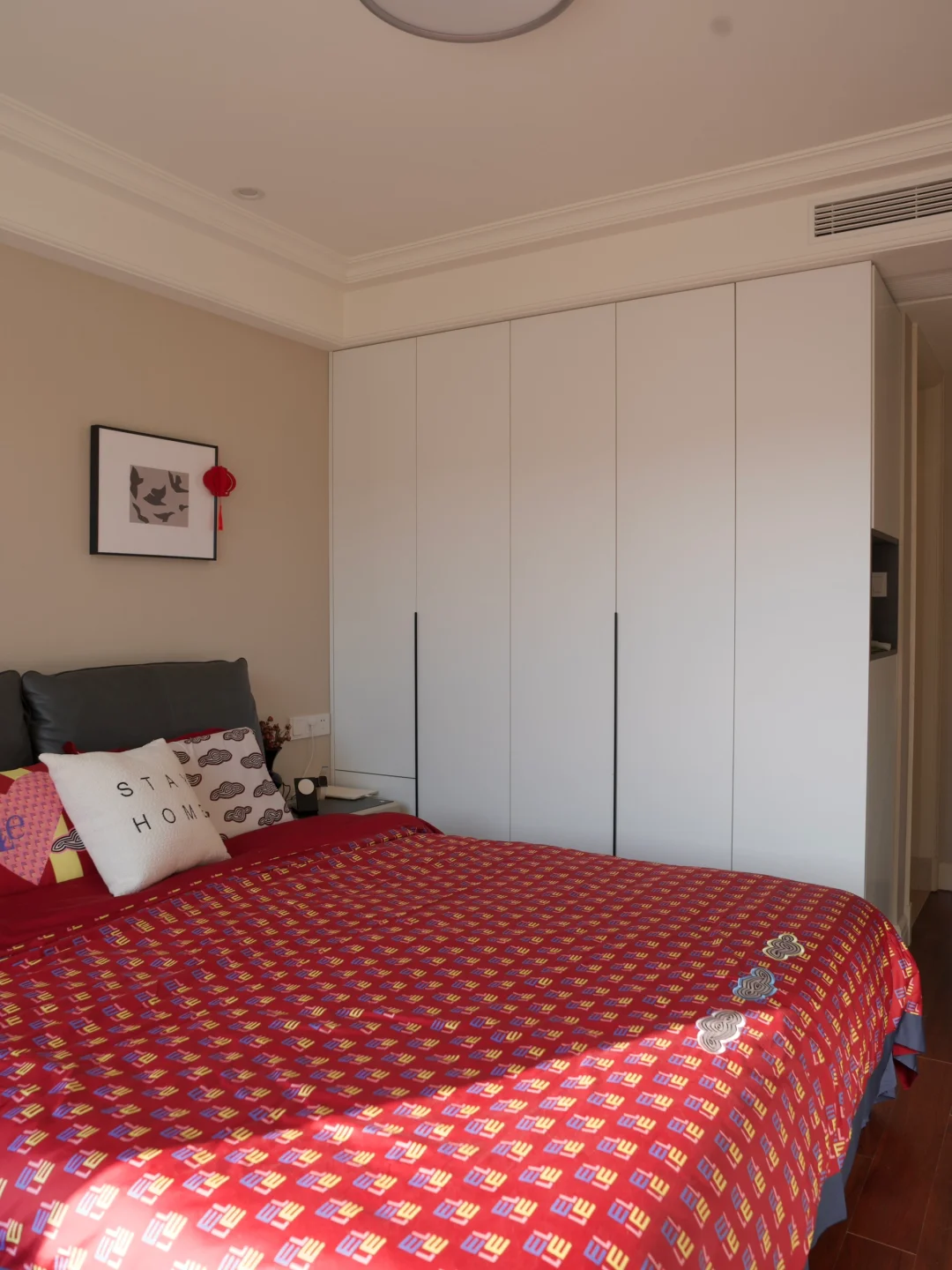 谁懂啊！真的好喜欢我家的小卧室🥹