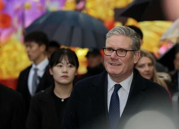 英国首相硬刚特朗普：跟中国来往蠢吗？

斯塔默这话是说给谁听的？
刚在上海豫园买