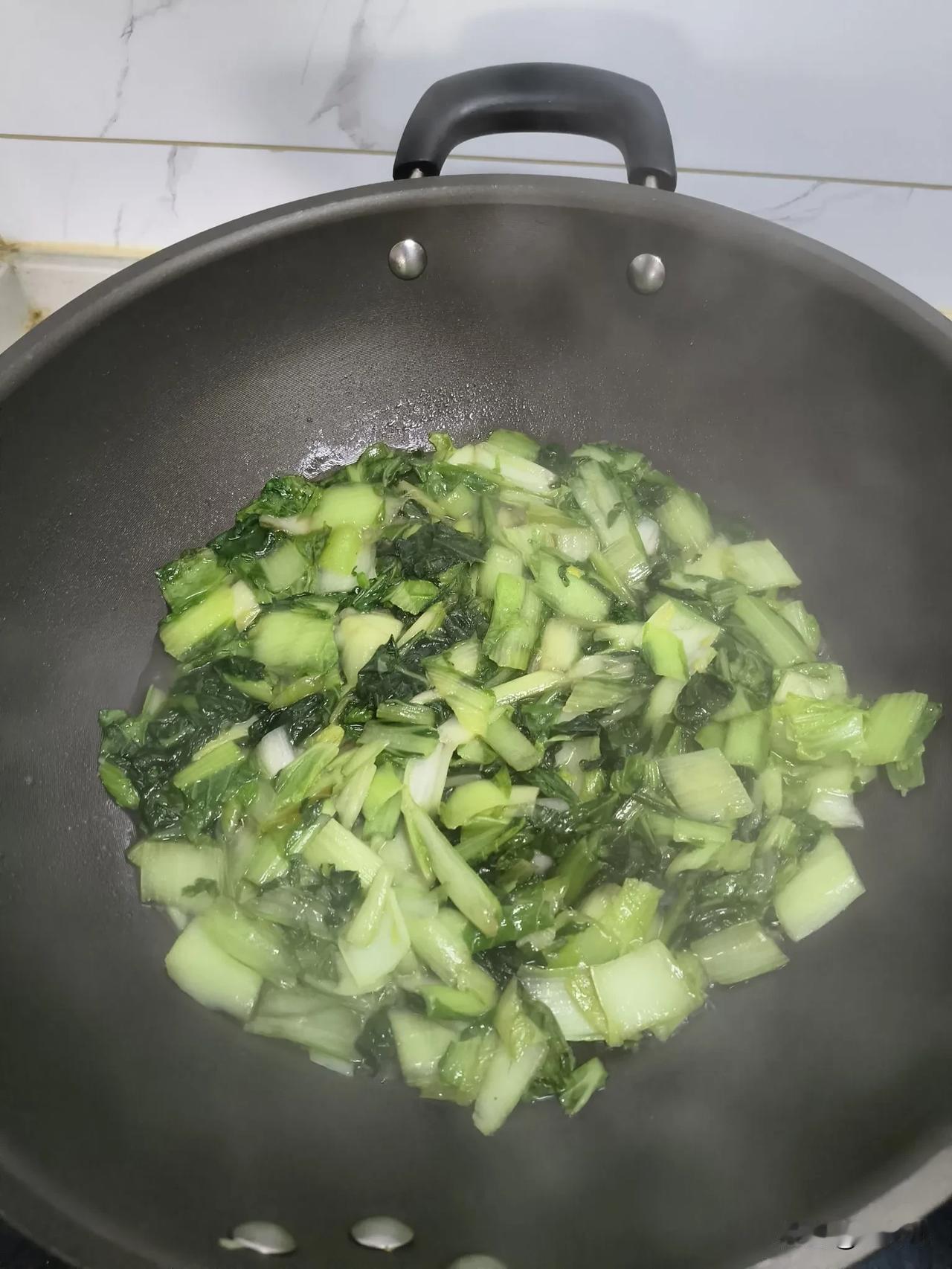 生活是什么？

可以是炖排骨，也可以是清炒小白菜。
无论哪种生活，都有各自的其中