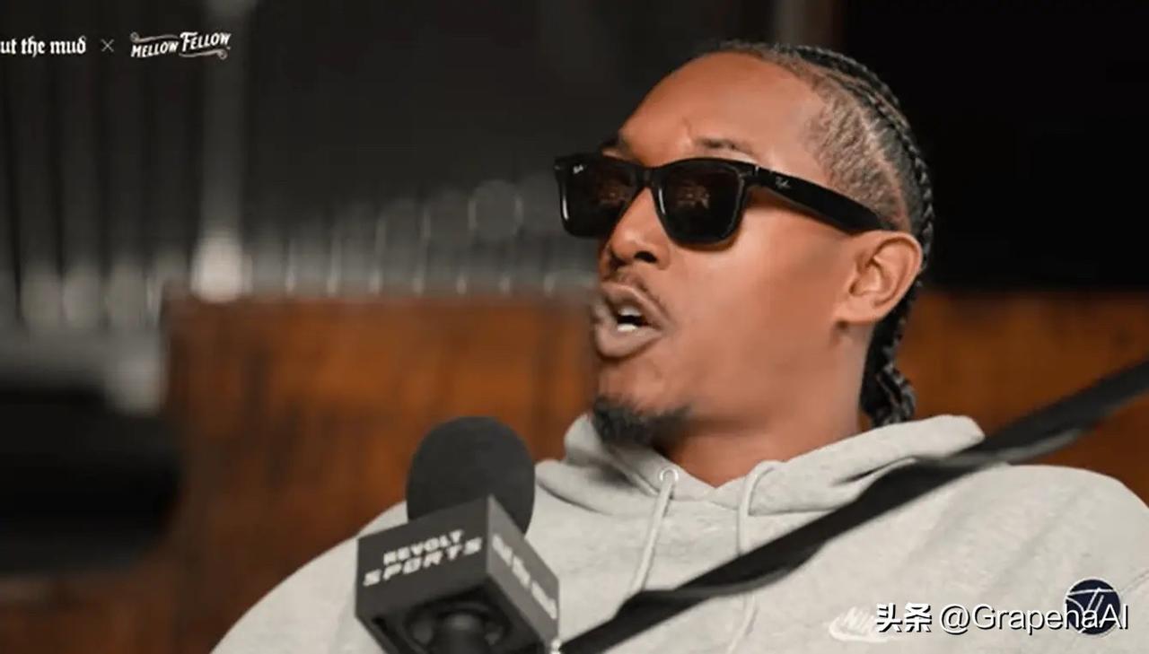 前NBA球员路威在节目中谈到了被交易到快船，里弗斯的影响：

“我也打过里弗斯手