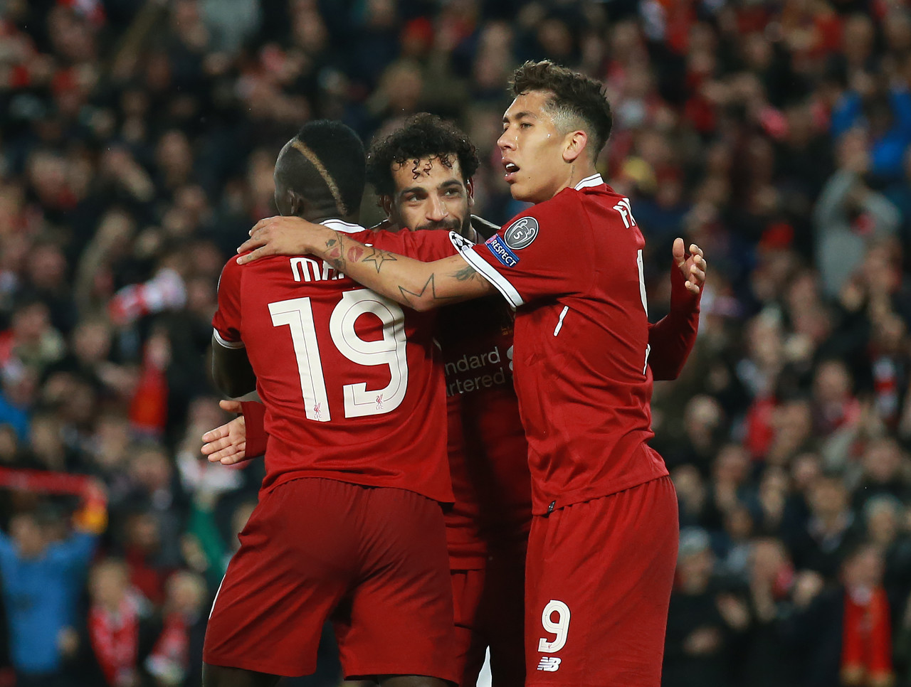 利物浦传奇马内接受曼联名宿里奥·费迪南德采访，谈及萨拉赫，马内毫不吝啬地给出了高